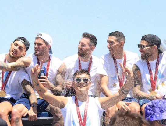 Así reaccionaron los jugadores a la caravana de millones de fanáticos