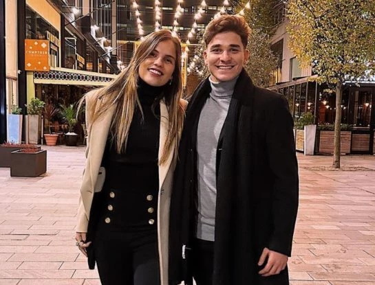 La historia de amor de Julián Álvarez y la profesora de gimnasia Emilia Ferrero: se conocen desde 2017 y actualmente viven en Inglaterra