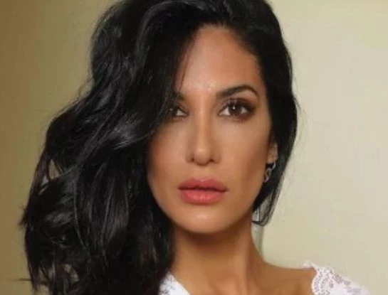 El look de novia de Silvina Escudero: eligió un diseño de Claudia Arce, con detalles del vestido de su mamá