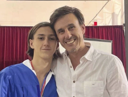 Las fotos del acto de egresado de Santino, el hijo mayor de Roberto García Moritán y Milagros Brito