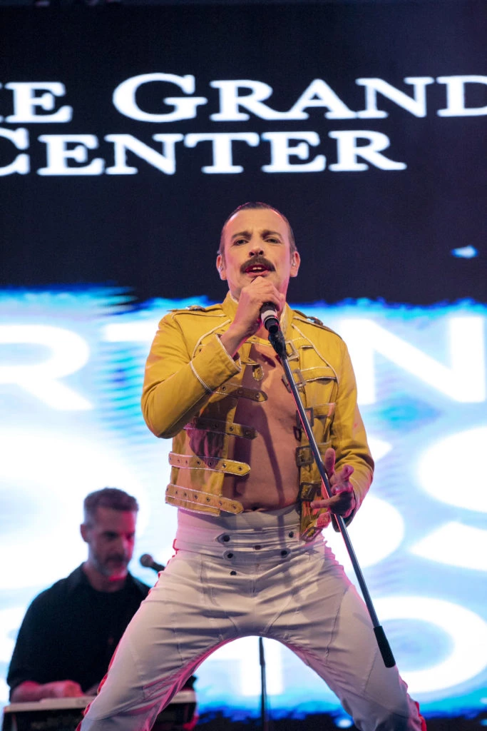 Show de Martin Bossi en la noche de gala de The Grand Center 