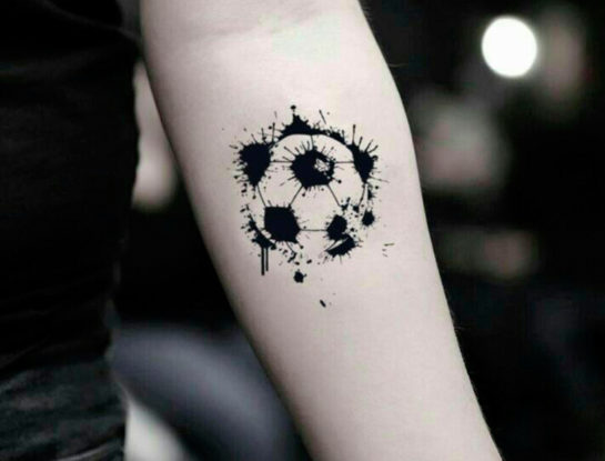 Los 19 tatuajes minimalistas más pedidos para cumplir la promesa por Argentina Campeón del Mundo