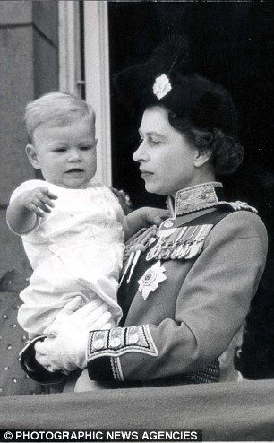 El particular motivo por el que no existen fotos de la reina Isabel II embarazada