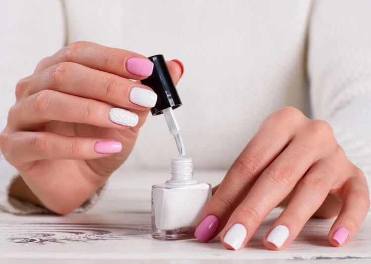 Feng Shui: en qué espacios de tu casa podés pintarte las uñas para atraer amor y dinero