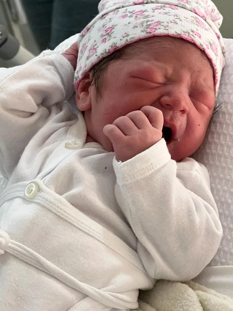 Las primeras fotos de Charo, la hija recién nacida de Débora D'Amato