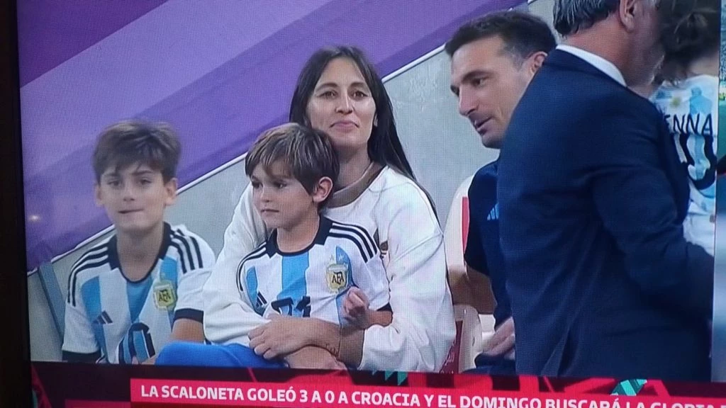 Elisa Montero con Lionel Scaloni