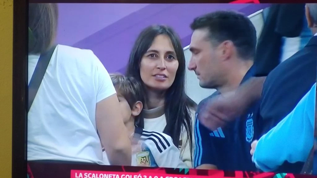 Elisa Montero con Lionel Scaloni