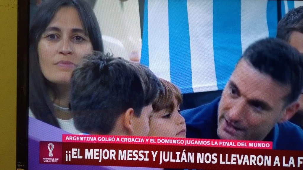 Elisa Montero con Lionel Scaloni