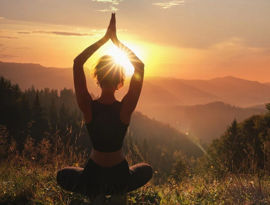 Dolor lumbar: el yoga es el mejor remedio para mantener a la columna vertebral flexible y saludable