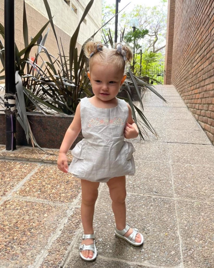 3 looks de Ana García Moritán para saber cómo vestir a los más chicos en las Fiestas