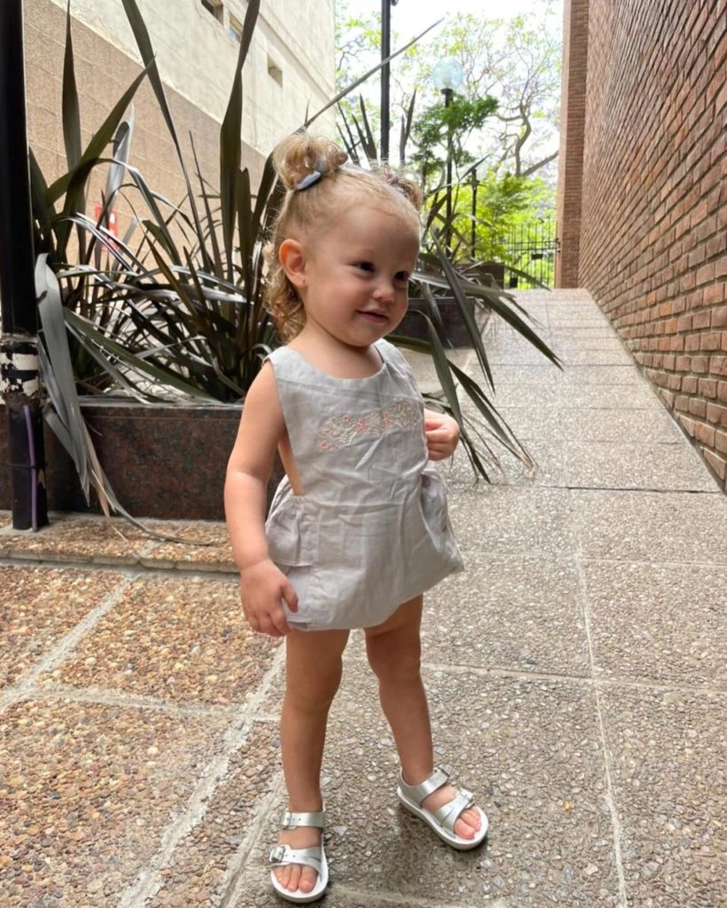 3 looks de Ana García Moritán para saber cómo vestir a los más chicos en las Fiestas