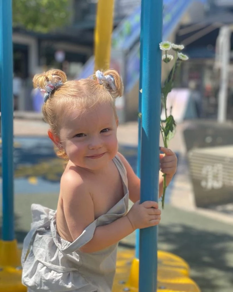 3 looks de Ana García Moritán para saber cómo vestir a los más chicos en las Fiestas