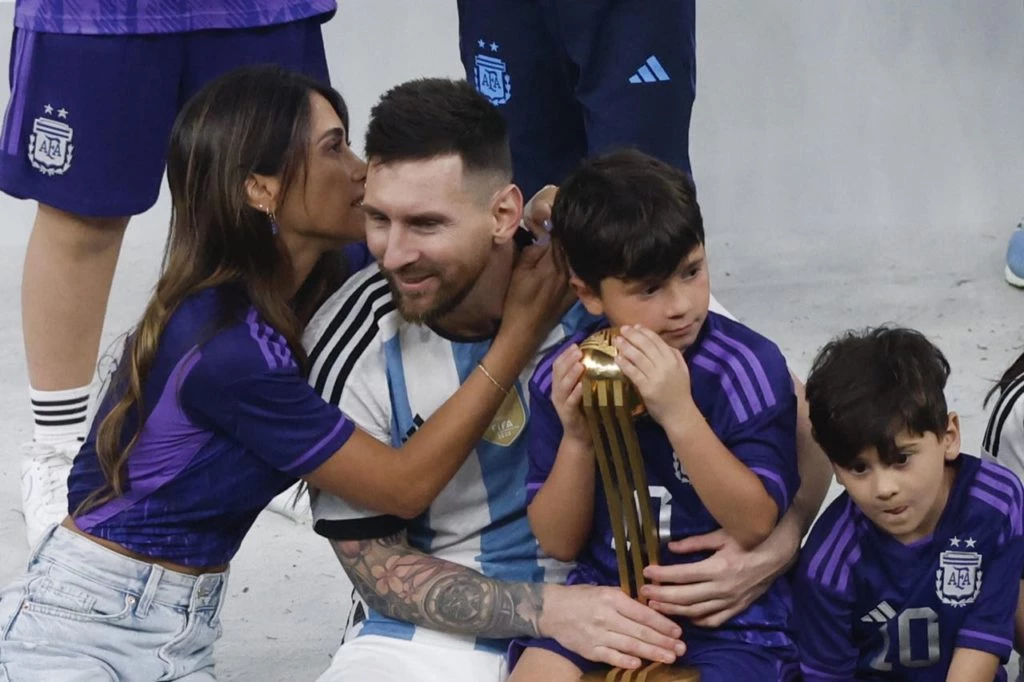 Messi festeja con Antonela