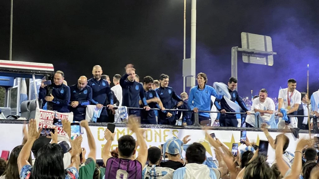 La selección es recibida por una multitud en Argentina