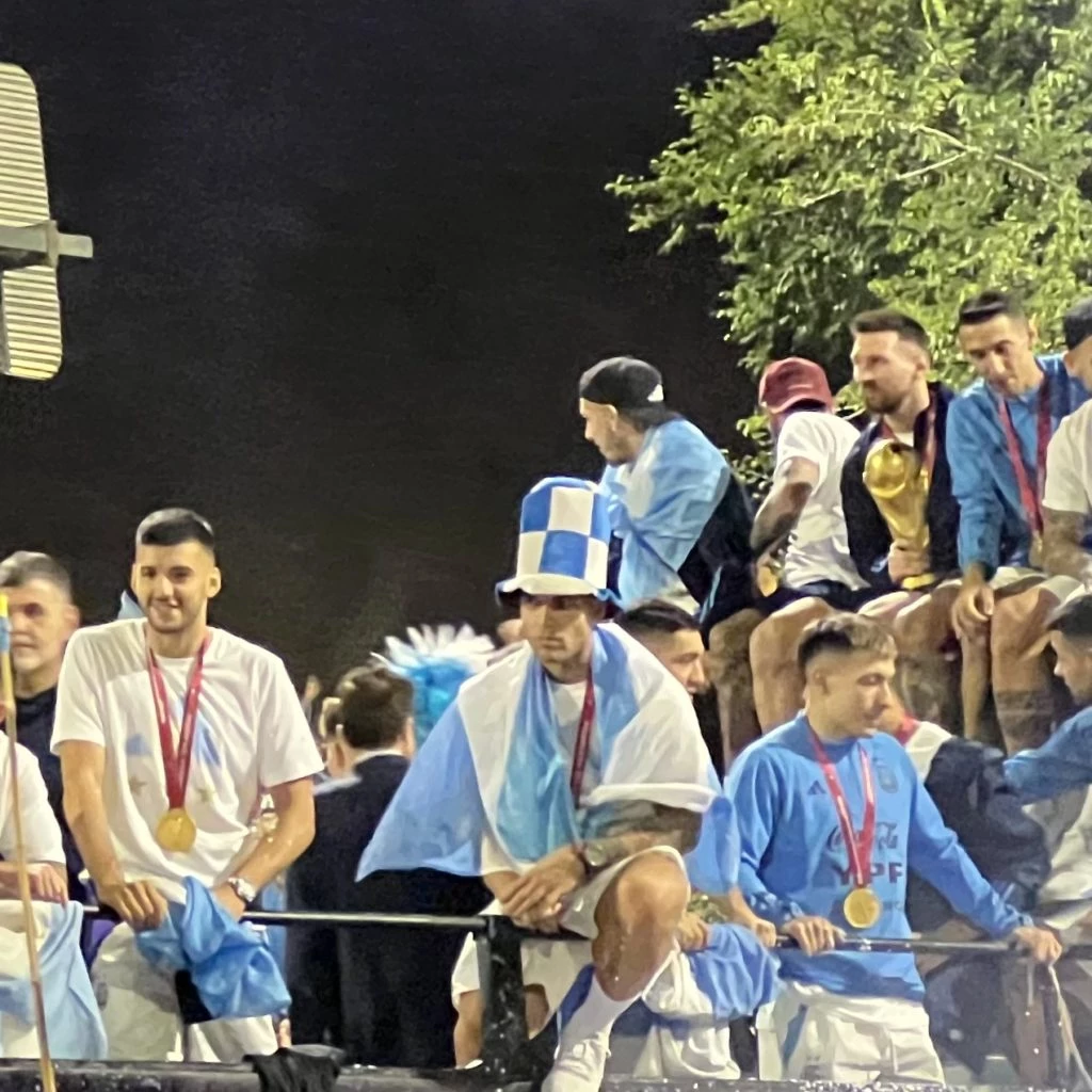 La selección es recibida por una multitud en Argentina