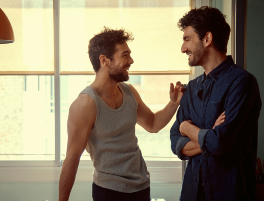 Así es la serie romántica que protagoniza Carlos Cuevas, el actor de "Merlí"