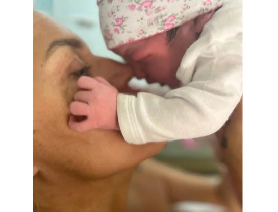 Las primeras fotos de Charo, la hija recién nacida de Débora D'Amato