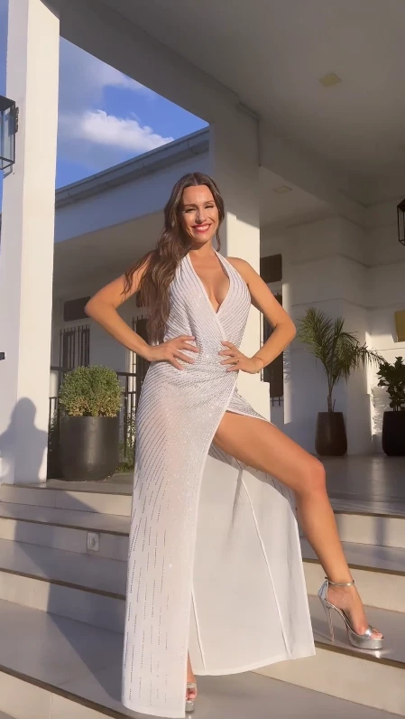 Pampita nos inspira para recibir el 2023 con 2 looks de fiesta perfectos