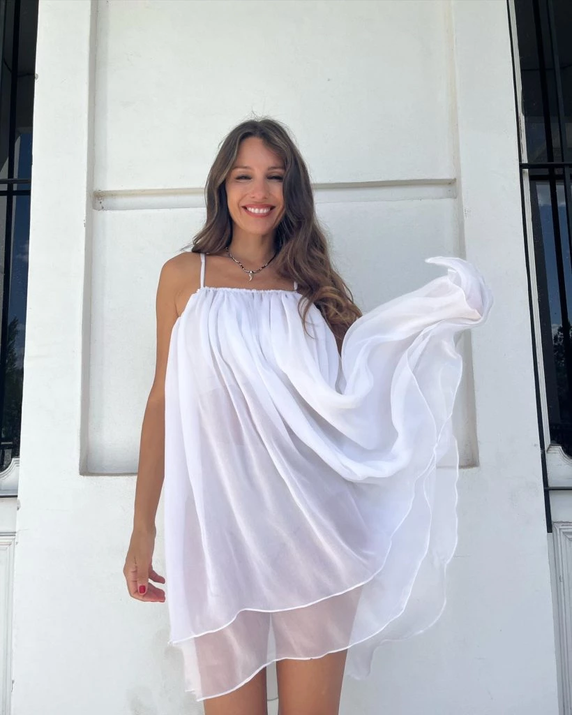 Pampita nos inspira para recibir el 2023 con 2 looks total white perfectos