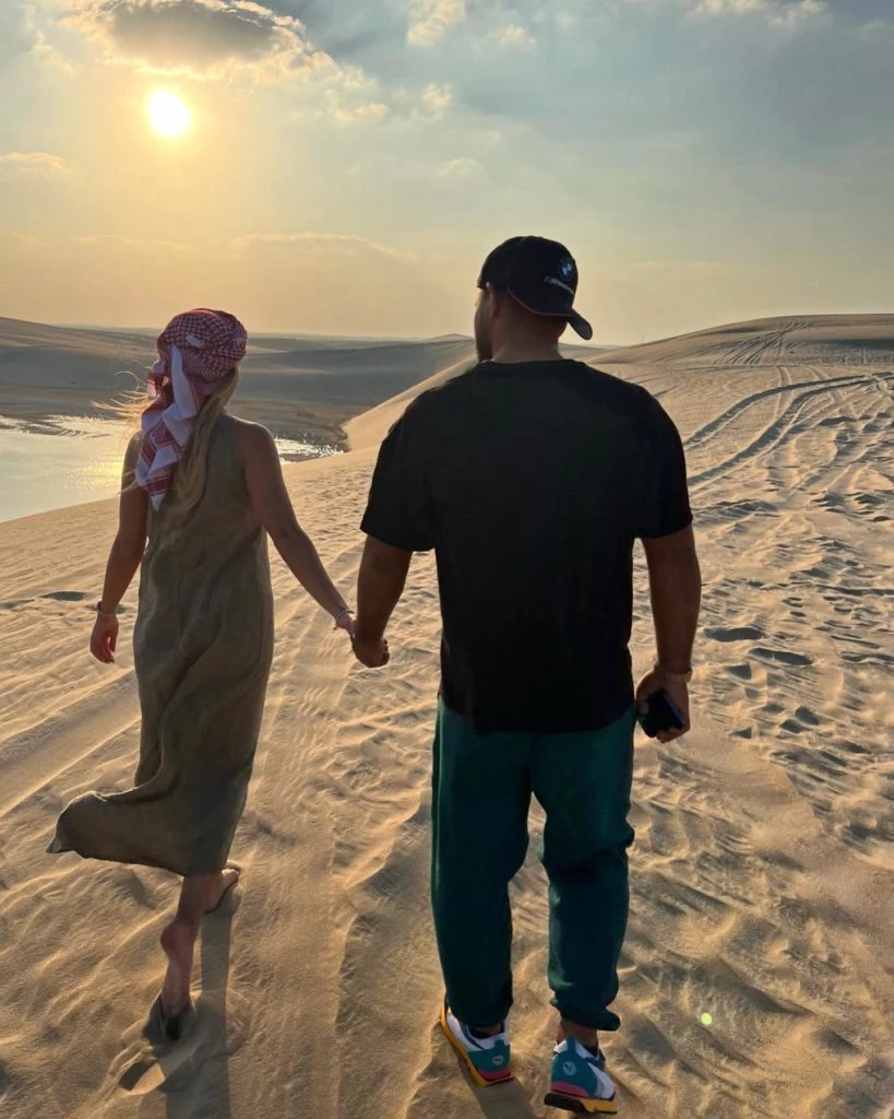 Desde Sofi Calzetti en Qatar a María Vázquez en Buenos Aires, los tonos tierra también son tendencia en verano