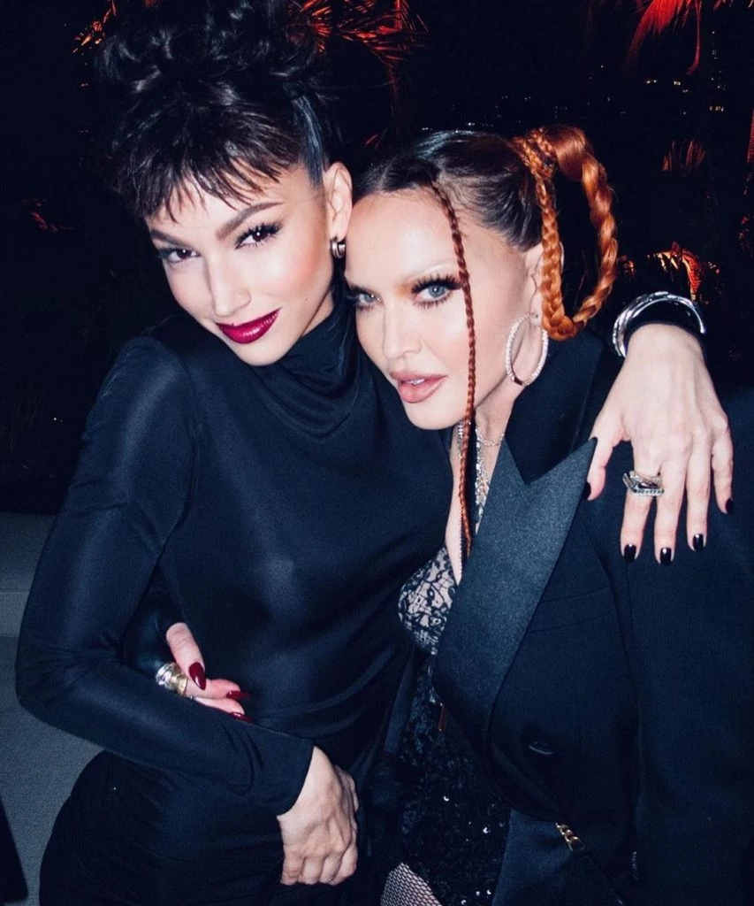 Úrsula Corberó publicó una foto abrazando a Madonna y revolucionó a sus seguidores