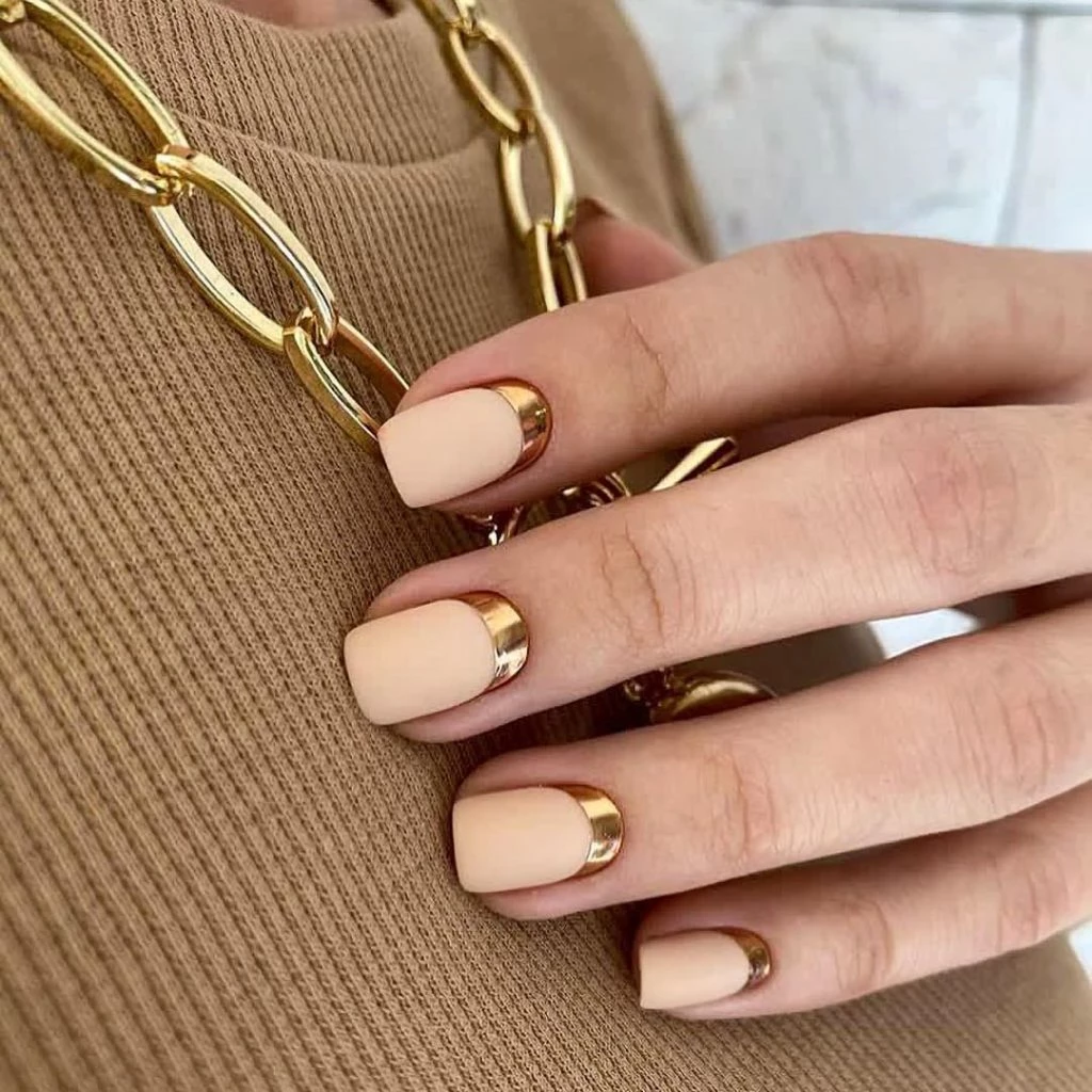 Uñas cromadas tendencia 2023