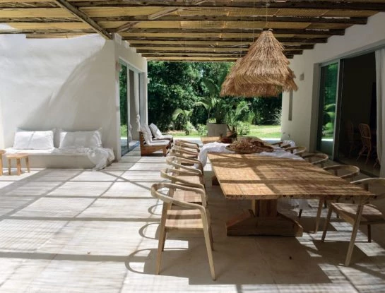Deco mediterránea: una casa pensada y diseñada para compartir fines de semana en familia y con amigos