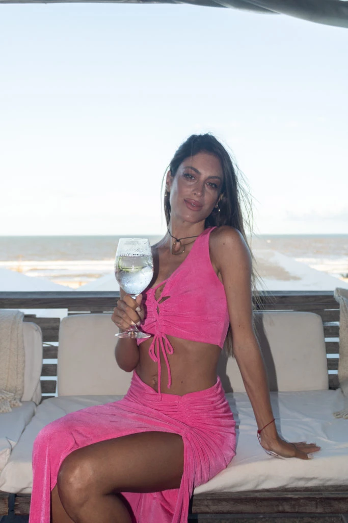 Agus Casanova en el sunset de Hendrick's gin en La Huella