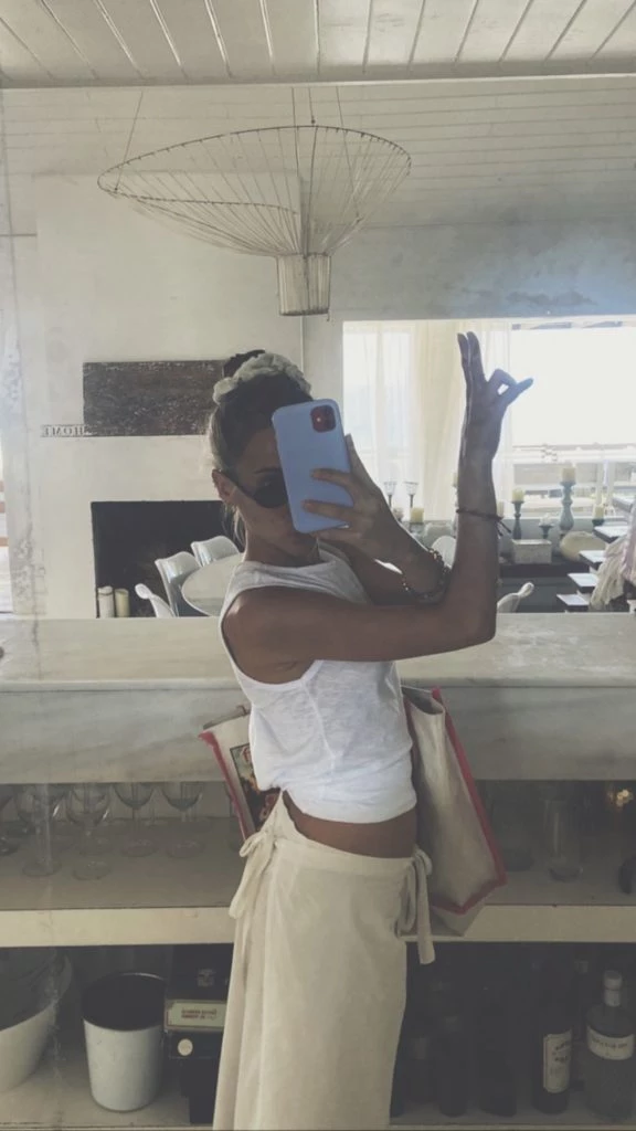 Ámbar de Benedictis llevó lentes estilo 90s a la playa