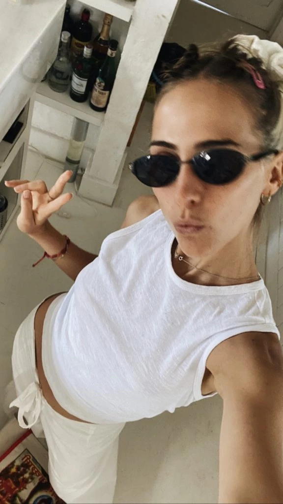 Ámbar de Benedictis y sus lentes noventosos. Foto: Instagram.