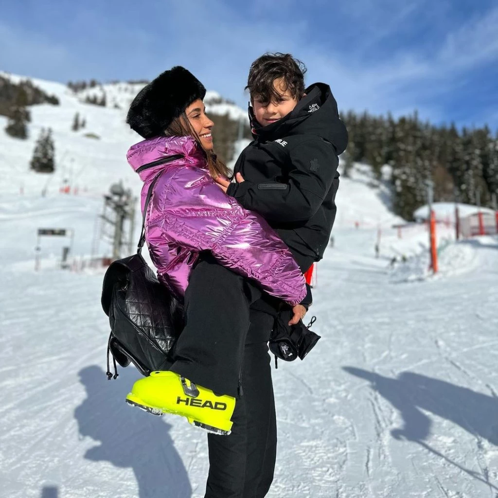 Antonela Roccuzzo junto a su hijo Ciro en Los Alpes