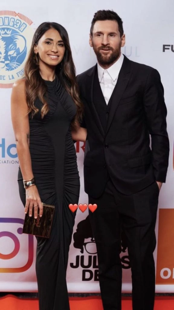 Antonela Roccuzzo y Lieo Messi en una gala benefica en París. Foto: Instagram.