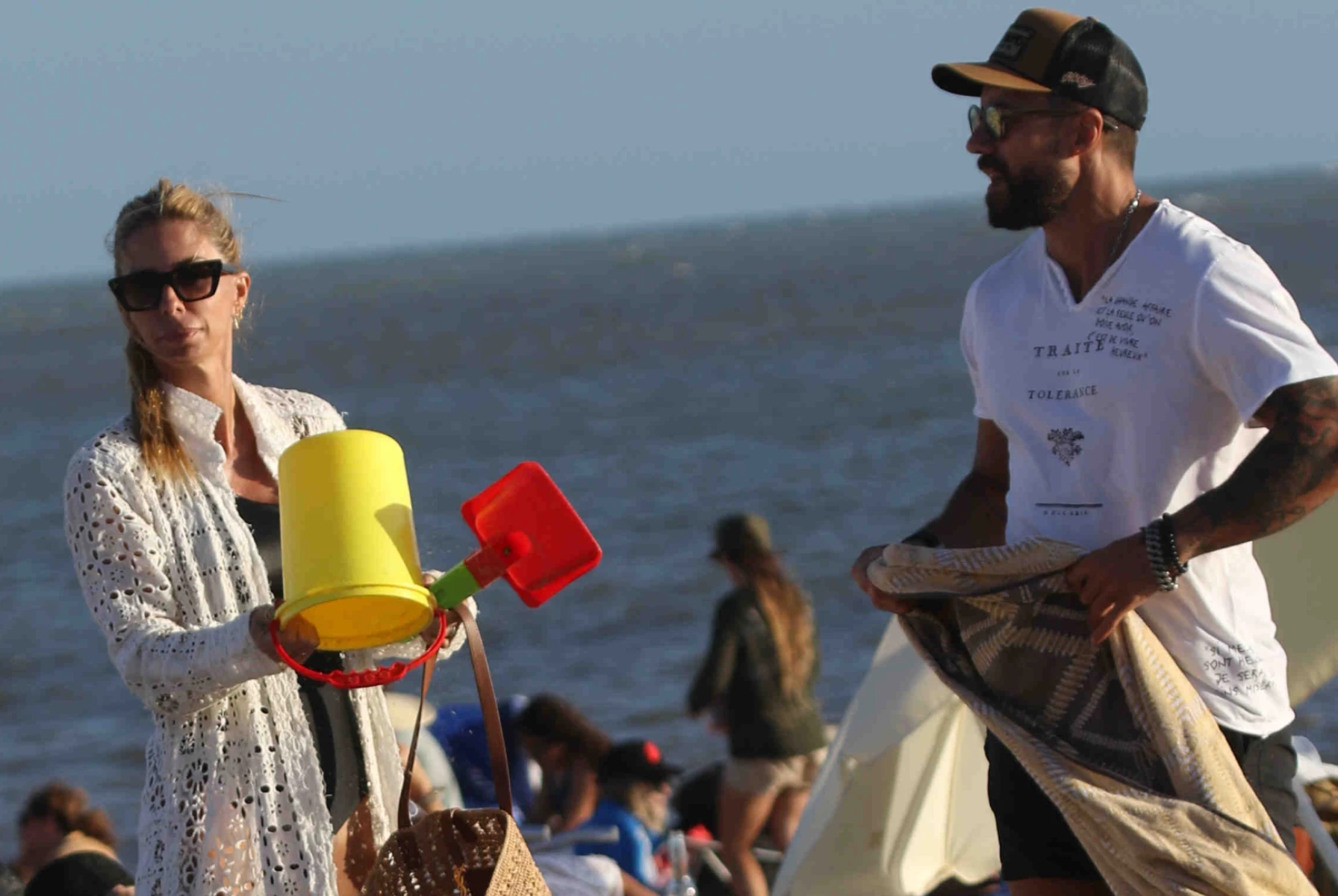 Así fue la tarde de playa de Milagros Brito y su familia en Punta del Este