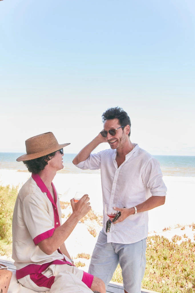 Benjamín Vicuña y Facundo Garayalde en el almuerzo de Piccolo Banfi en Punta del Este