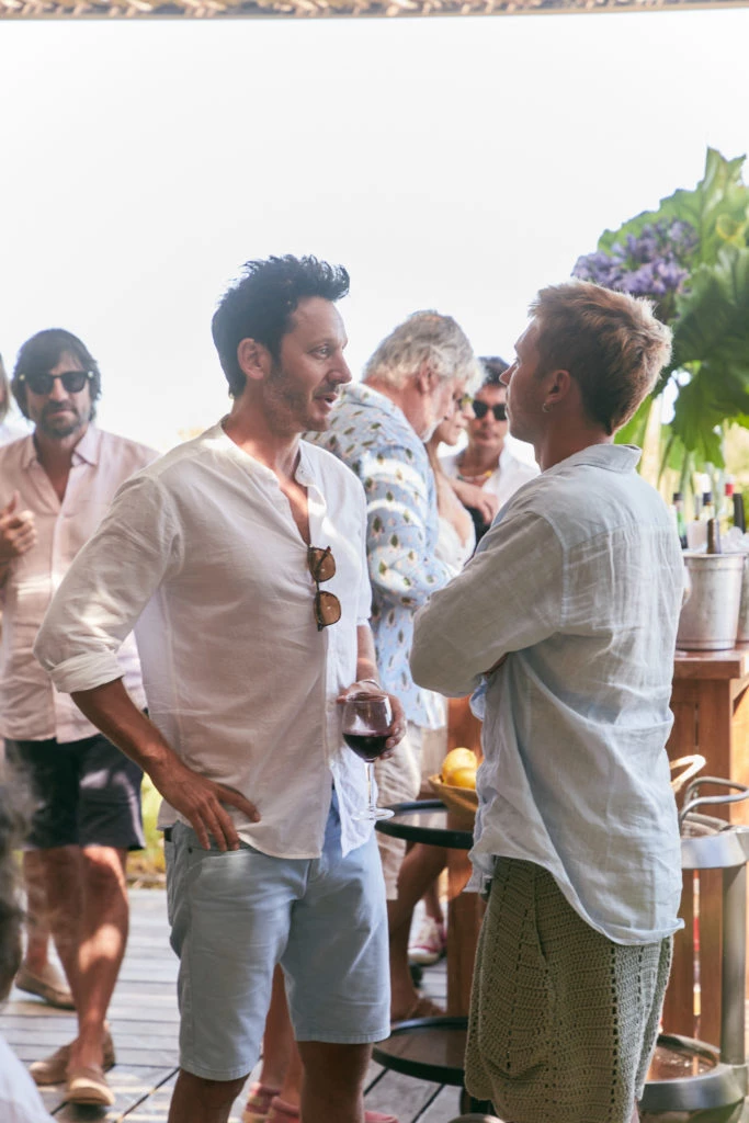 Benjamín Vicuña y Franco Masini en el almuerzo de Piccolo Banfi en Punta del Este