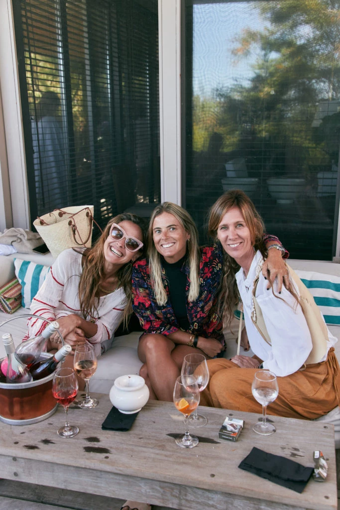 Cata Solari, Flavia Noguerol y Victoria Born en el almuerzo de Piccolo Banfi en Punta del Este