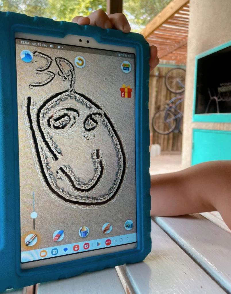 Celeste Cid mostró el regalo que recibió de su hijo Anton