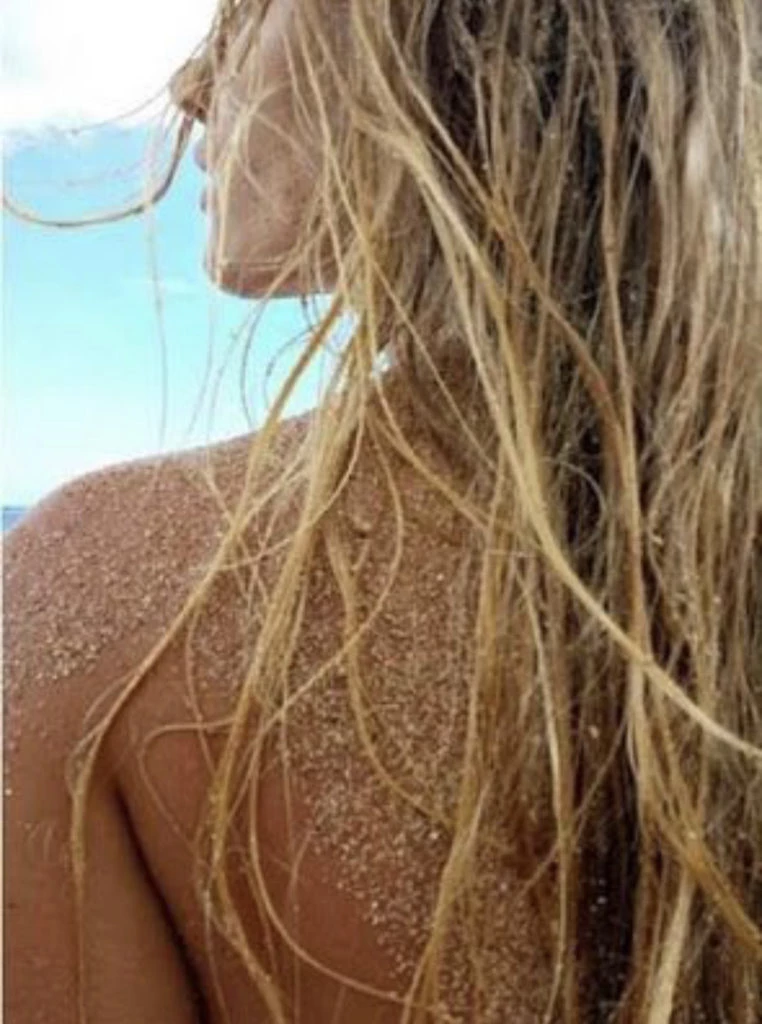 Cómo cuidar el pelo en la playa. Foto: Pinterest.