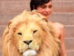 look kylie jenner con cabeza de leon