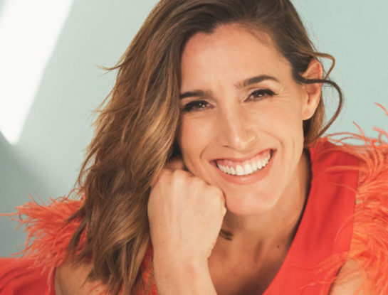 La Sole estrena un video clip y se lookea con la tendencia de la temporada