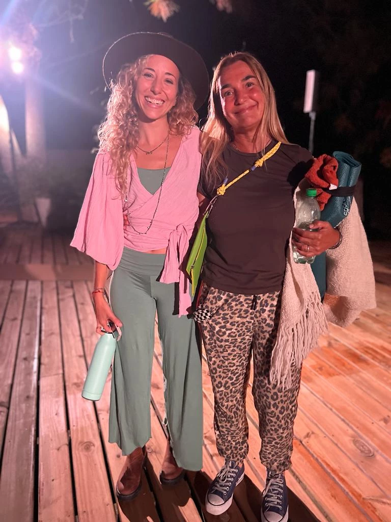 Dafne Schilling con María Cabeza