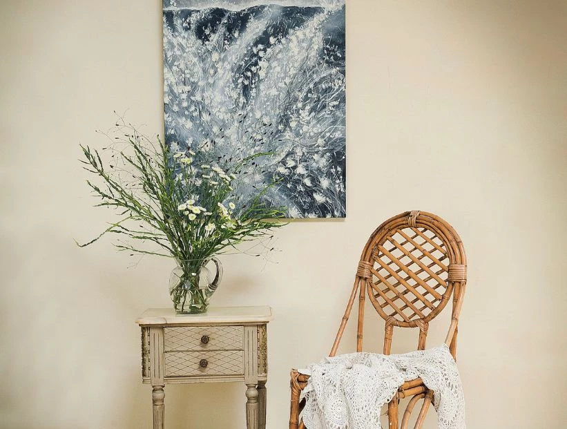 Deco inspiración: cómo fusionar obras de arte con arreglos florales