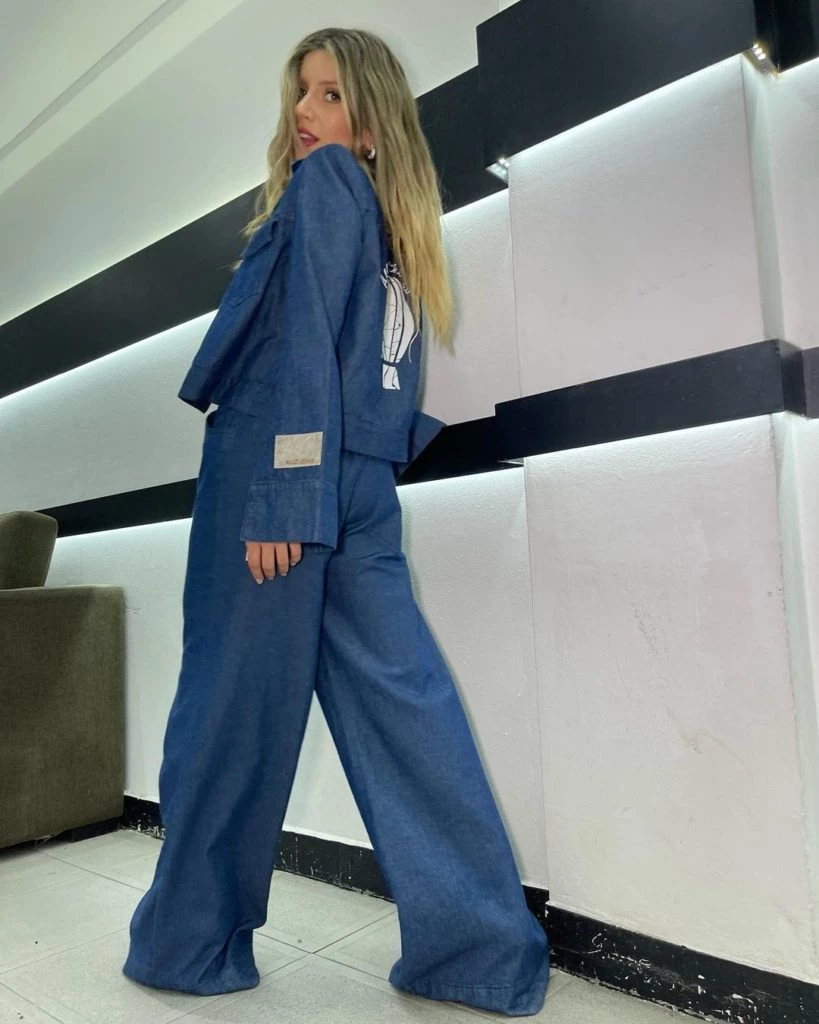 El canchero look de Laurita Fernández