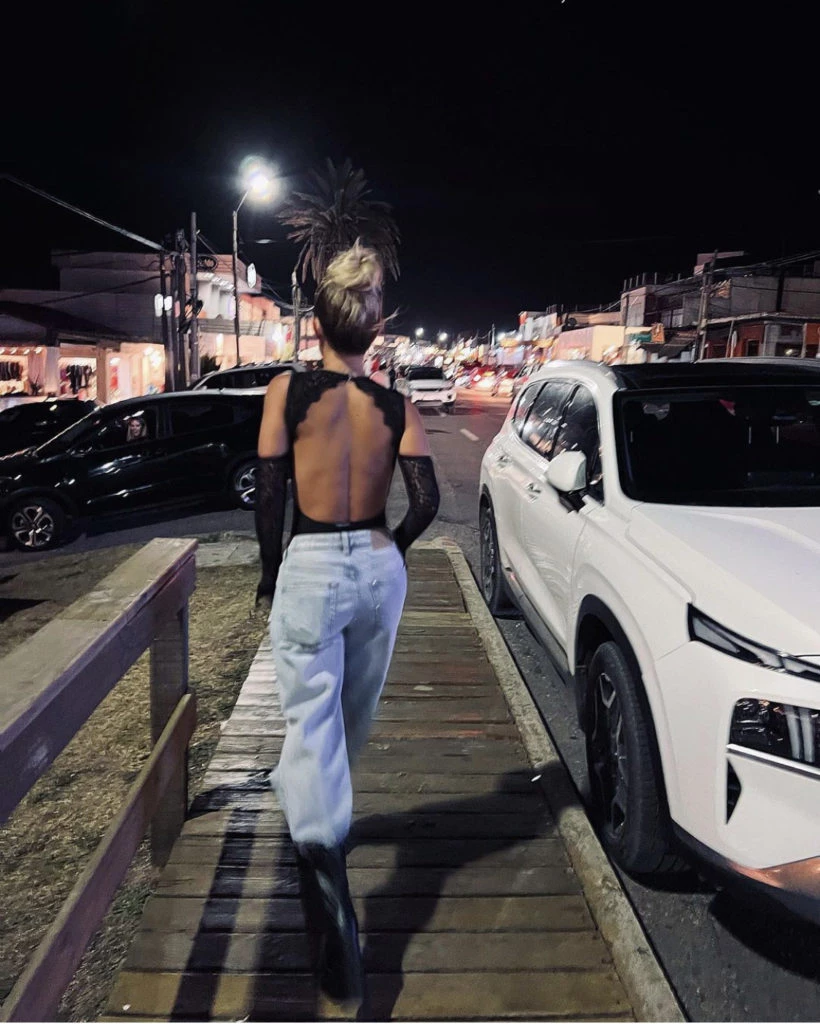 El look canchero de Cami Homs. Foto: Instagram.