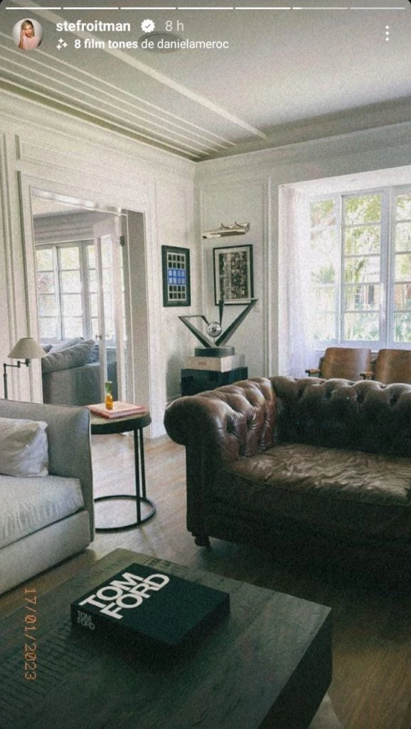 El moderno living de Stefi Roitman y Ricky Montaner