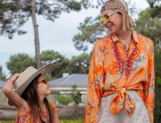 El twinning look de Dolores Barreiro y su hija Indra en las playas de Punta del Este