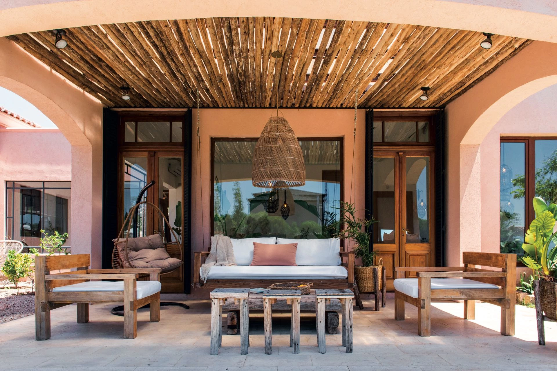 una casa decorada con el estilo de la Toscana y toques marroquíes