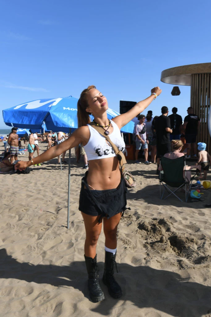 Flor Vigna en la Playa Movistar