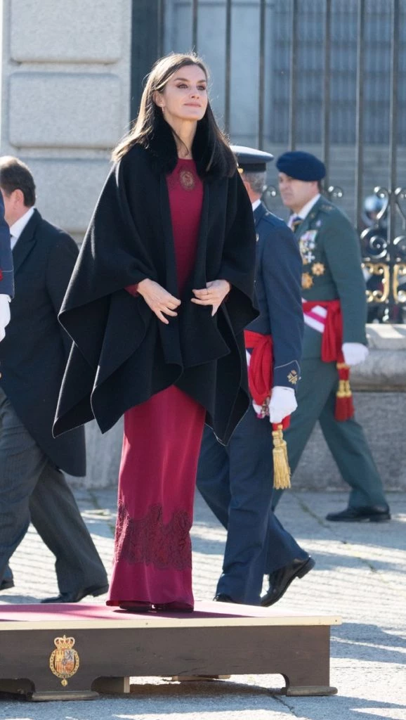 Look Letizia con transparencias