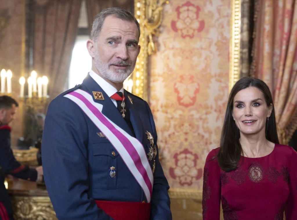 Look Letizia con transparencias